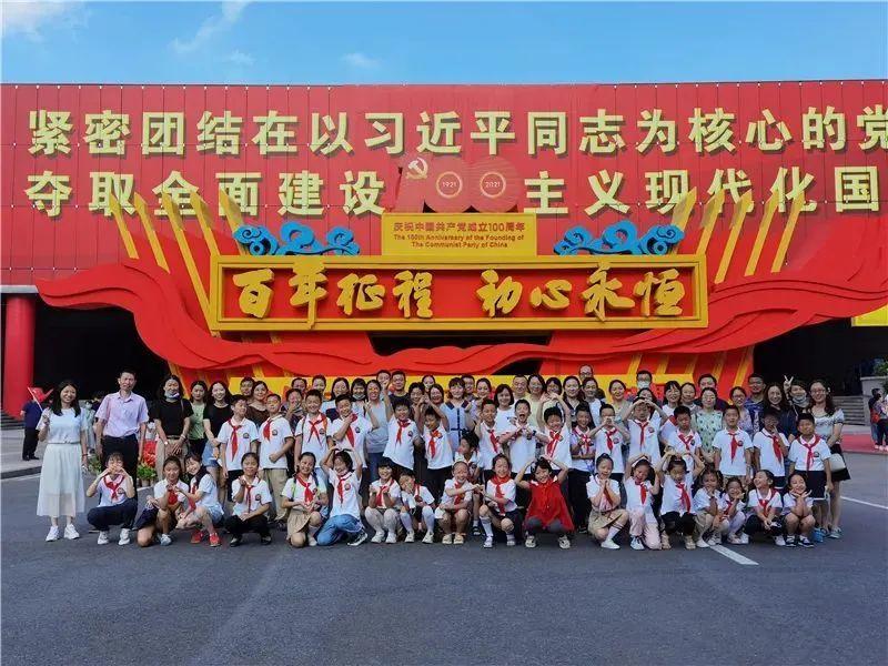 探索我把一个我很喜欢的一个女生删了,因为我约她出来总找借口,还让我把礼物放在保安室,不同意不接受表白?,发现无限乐趣!