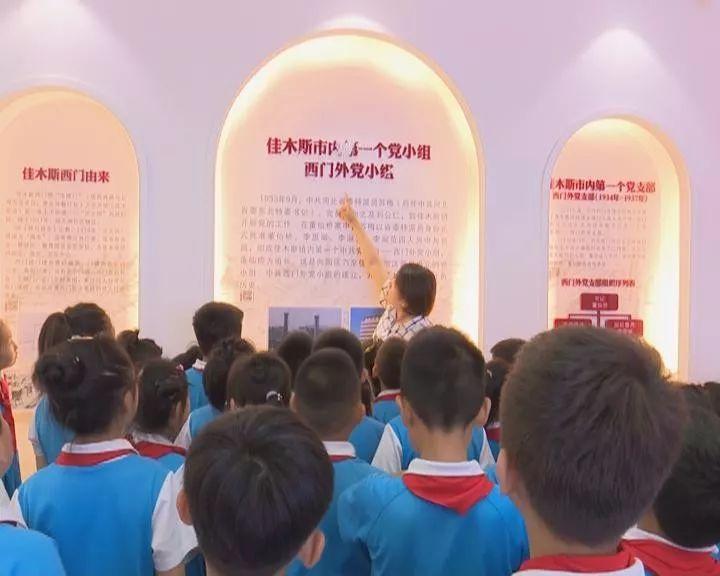 小猫钓鱼游戏龙王版有船