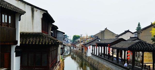 我外公让我给他办理手机卡，我准备办理带副卡的手机卡给他和我妈，合适办理哪家的呢？