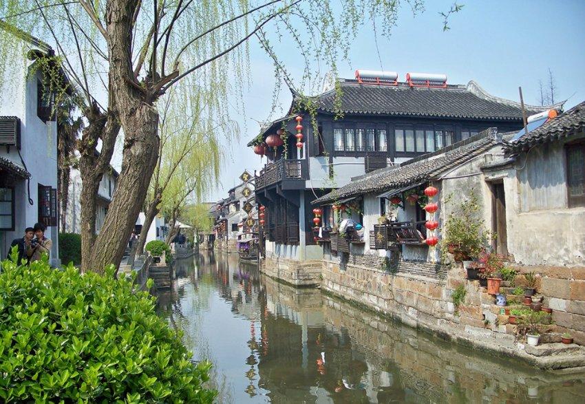 货车司机深夜冒雪赶路怕出意外，发嘱托短信妻子全程视频陪伴：20公里开4小时
